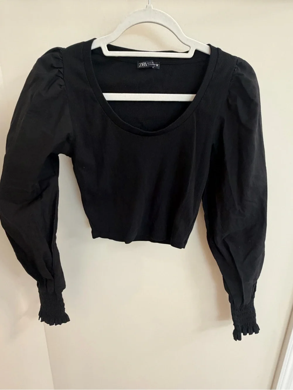 Black Puff-Sleeve Cropped Top - size L